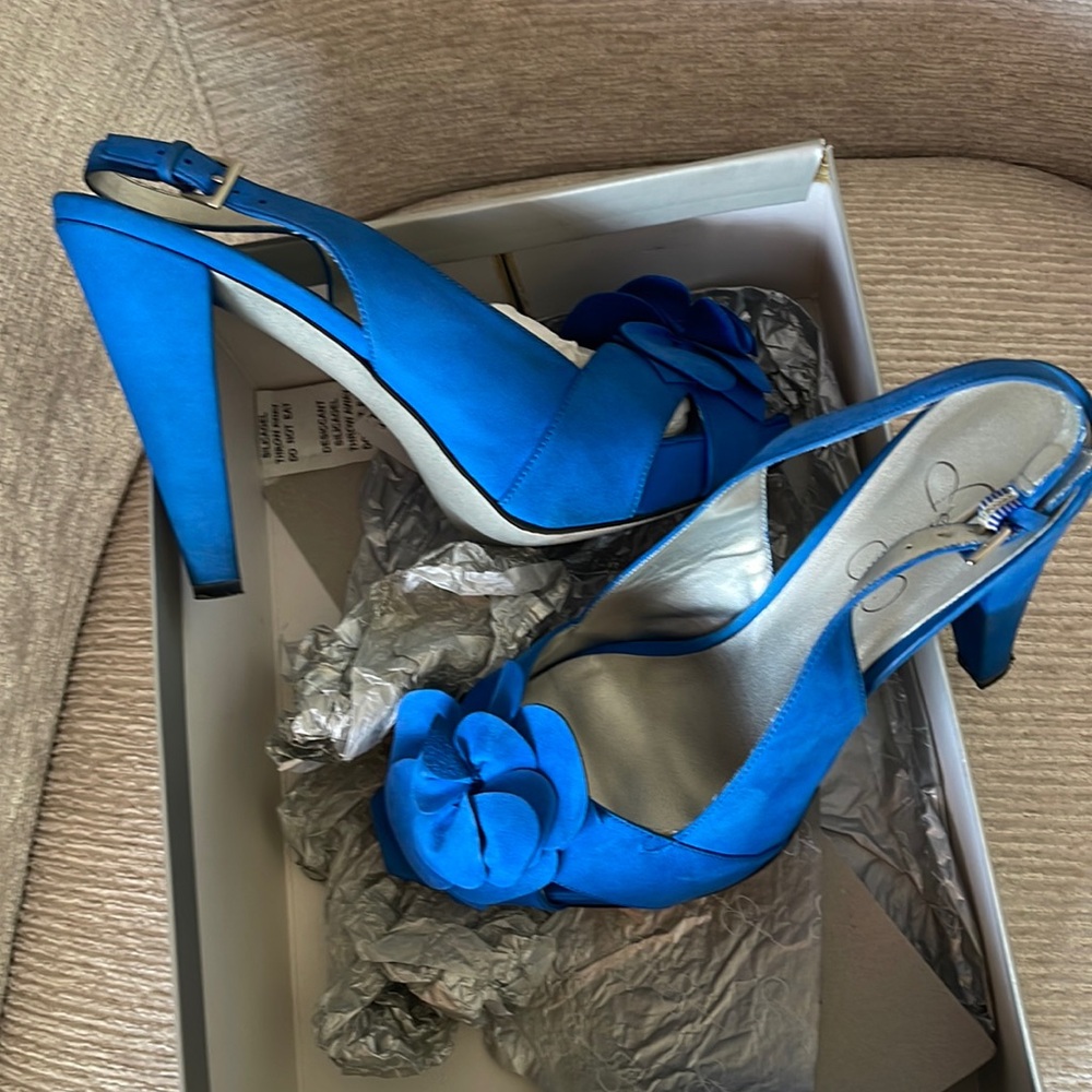 Beautiful cobalt blue platform Jessica Simpson sandals size 8B/38